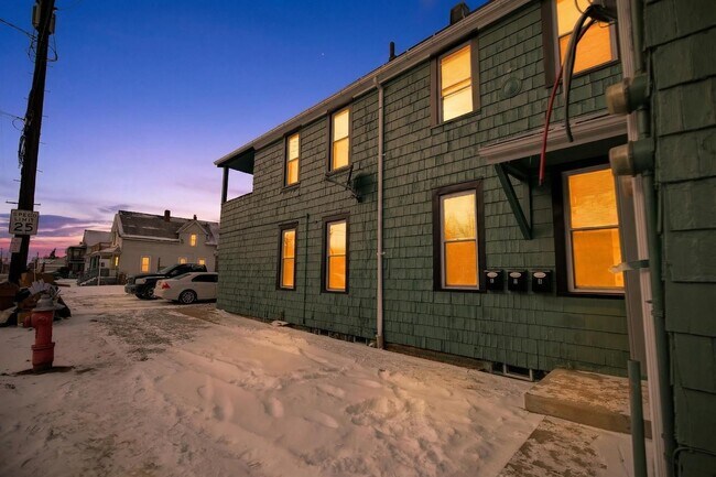 Building Photo - 3356 W 44th St