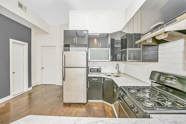 Building Photo - 99 Eldert St