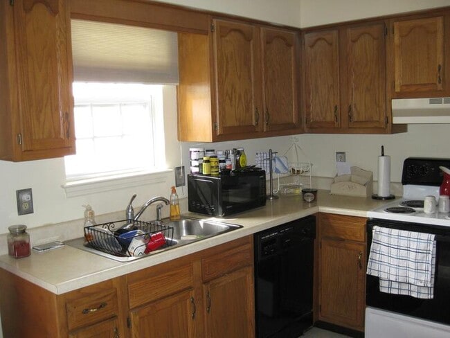 Building Photo - 214 Magnolia Dr