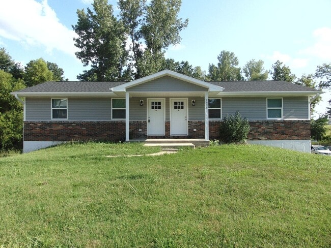 Primary Photo - Newly Remodeled 4 Bed 2 Bath Duplex!