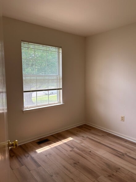 Building Photo - 9192 Winterset Dr