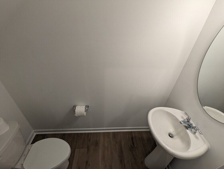 Building Photo - Room in Townhome on Leading St