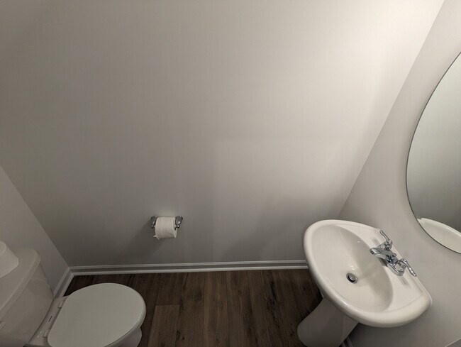 Building Photo - Room in Townhome on Leading St