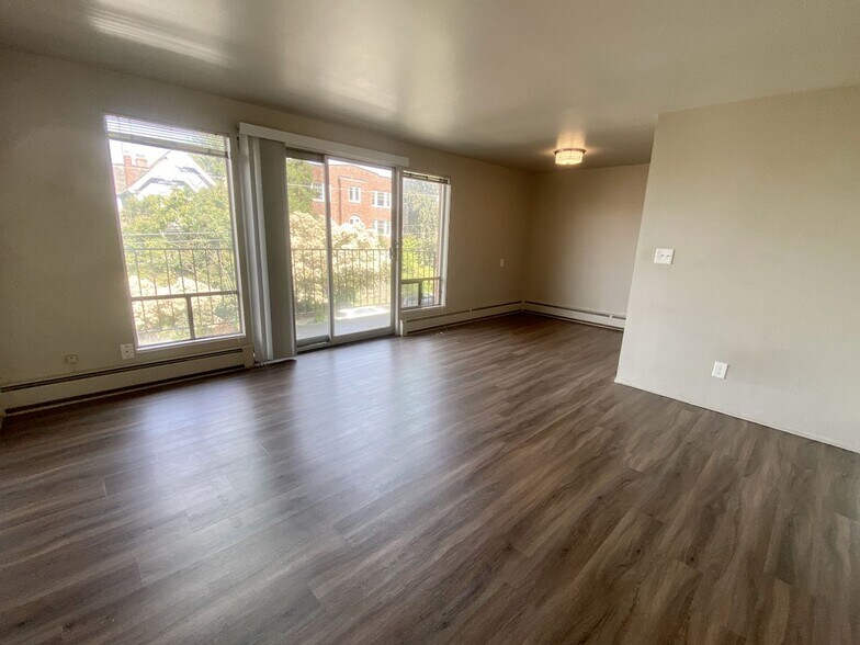 Interior Photo - Hamlin Place