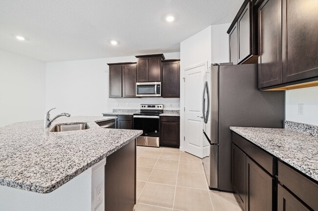 Building Photo - "WoodCreek Charming 3-Bed, 2-Bath Home with Granite Countertops and Screen in back porch on Bendi...