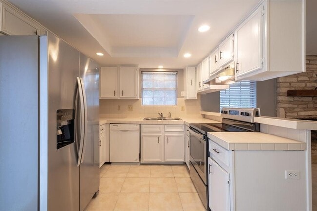 Building Photo - 9009 Sawtooth Ln
