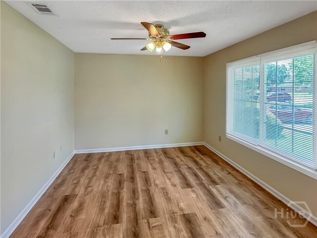 Building Photo - 406 Riverview Dr