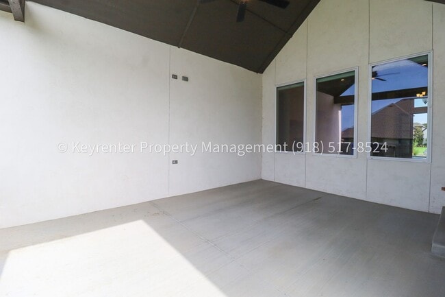 Building Photo - COMING SOON! Marvelous and Modern 3 Bed/ 3.5 Bath Home in South Broken Arrow!