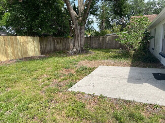 Building Photo - 2972 Talladega Dr