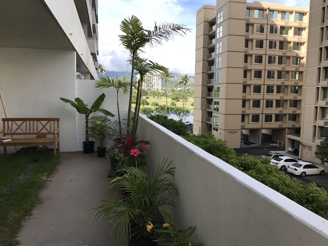 Building Photo - 2421 Ala Wai Blvd