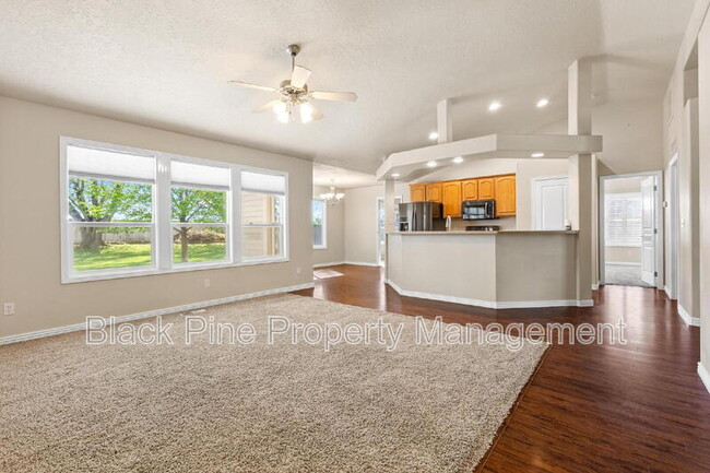 Building Photo - 4017 E Winterberry Dr
