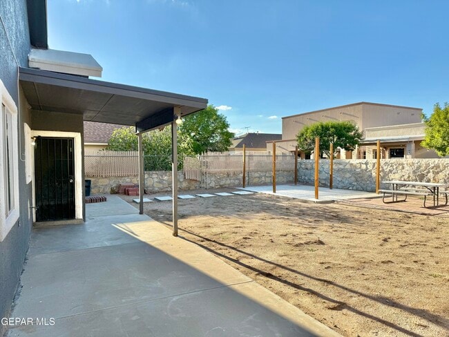 Building Photo - 13773 Paseo Central Ave