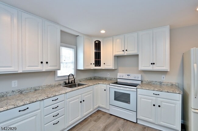 Building Photo - 422 Brown Trail