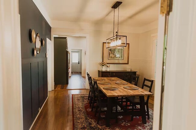 Building Photo - Beautiful and Bright Vintage Home – Fully Furnished