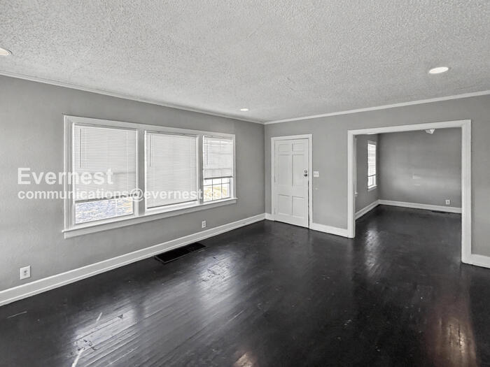 Building Photo - 1701 4th Ave W