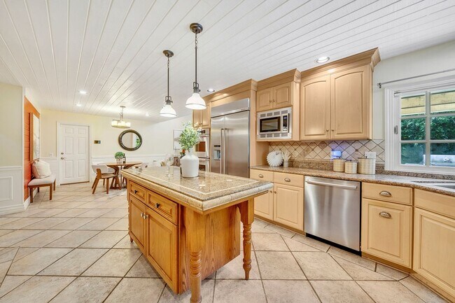 Building Photo - 3671 Provincetown Ave