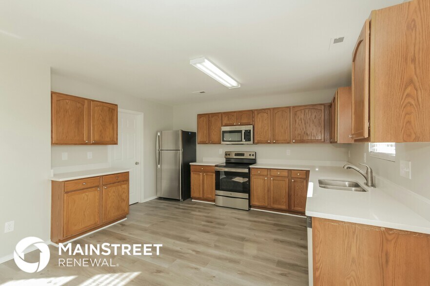 Building Photo - 11023 Thousand Oaks Dr