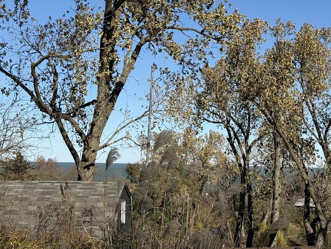 Building Photo - 5 Skyline Dr