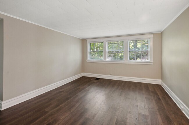 Building Photo - 2078 Linden Ave
