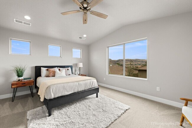 Building Photo - Stunning 4-Bedroom Home!