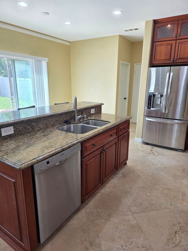 Building Photo - Crowne Hill 3 Bedroom Home