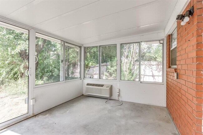 Building Photo - 2908 SW 62nd St