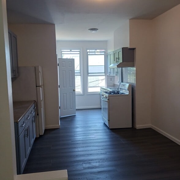 Building Photo - 456 Grandview Ave
