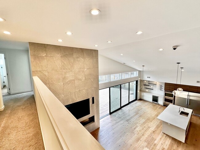Building Photo - 6 BR / 4 BA – 4,100 SQ FT with Patio, Full...