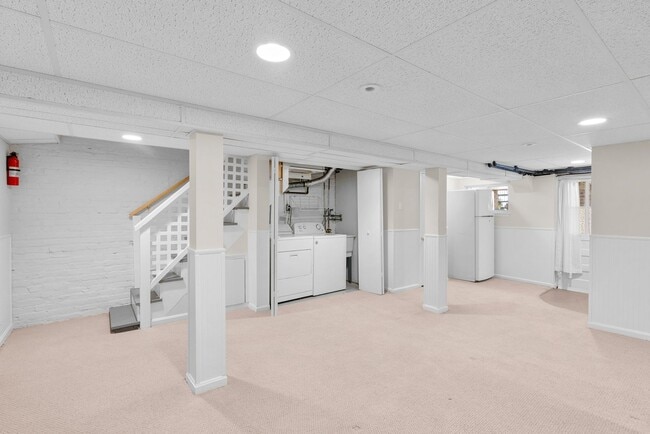 Building Photo - 3 Bed 2 Bath - Glover Park Row Home - Fini...