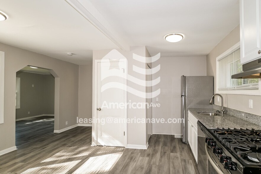 Building Photo - 111 Scott Ave