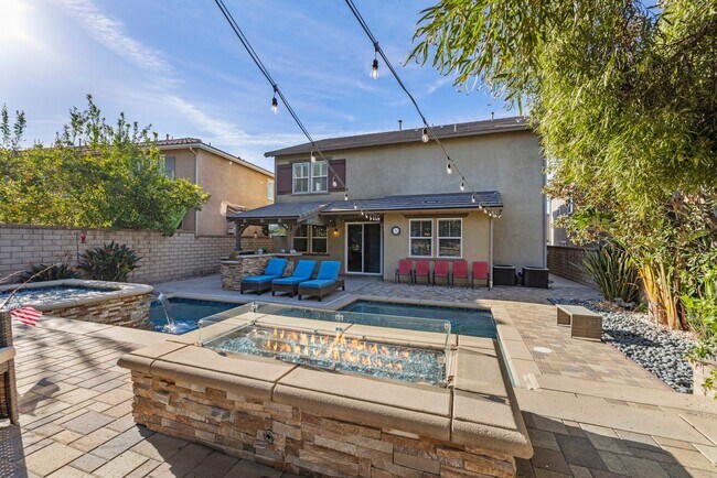 Building Photo - Luxurious 5-Bedroom Pool Home with Solar &...