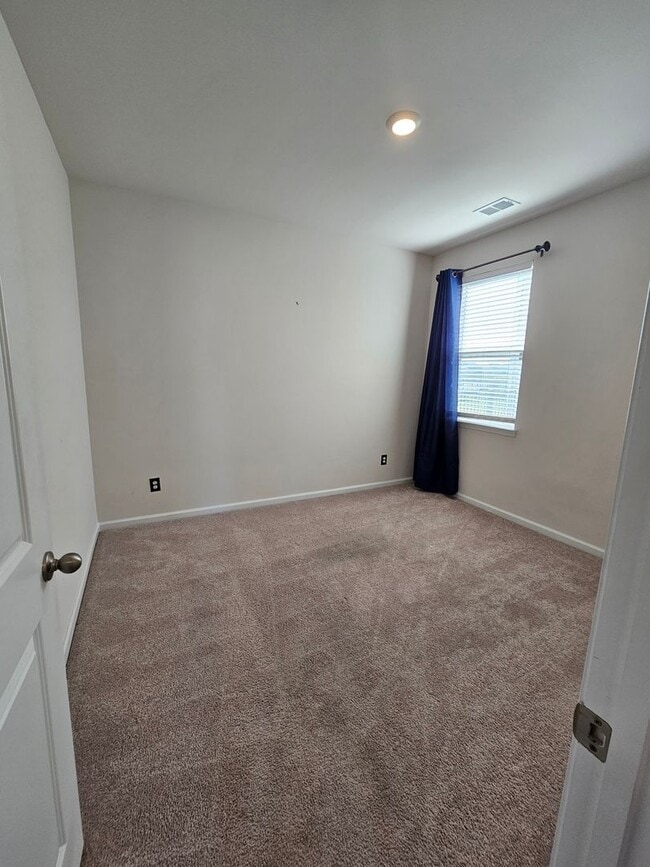 Building Photo - Long Term Rental - 3 Bed, 2 Bath in Bells ...