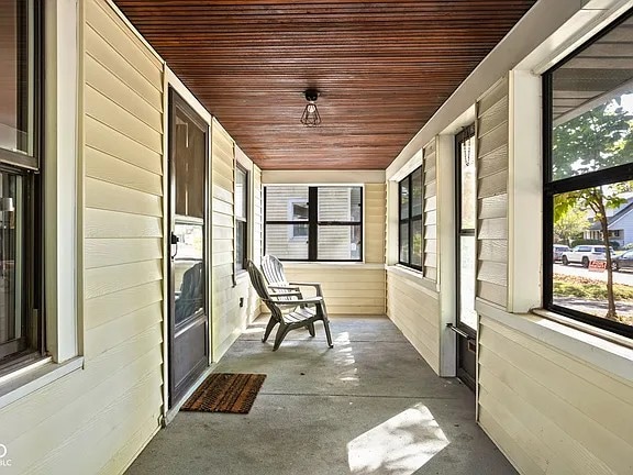 4643 Rookwood Avenue outside front porch - 4643 Rookwood Ave