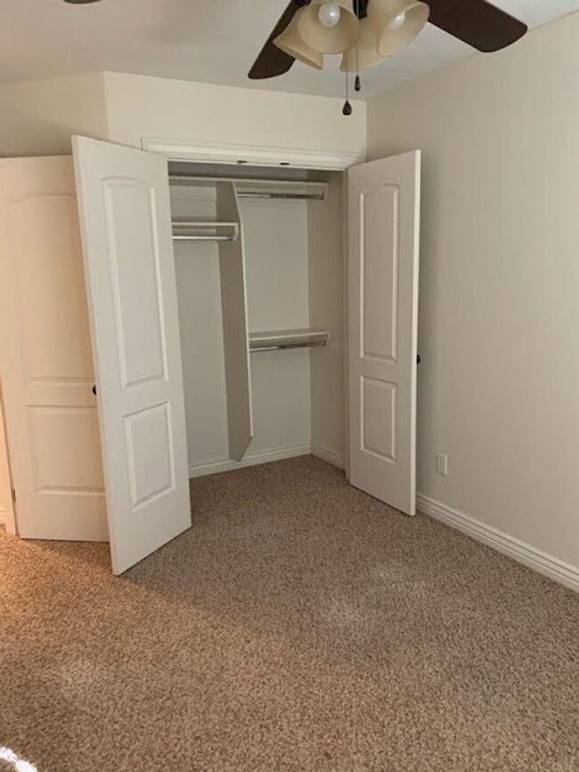 Building Photo - 3 Bed 2.5 Bath ROCK CREEK TOWNHOME in Rexb...