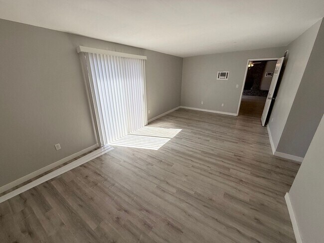 Building Photo - 1561 Olive Ave