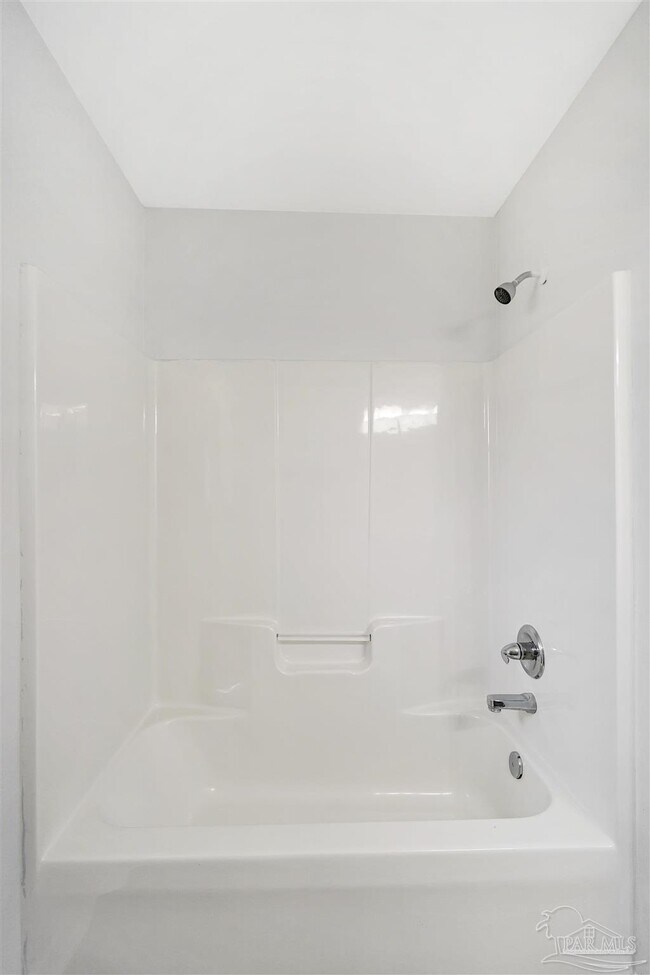 Building Photo - 28 Easton St