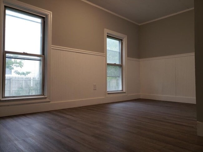 Building Photo - Newly Renovated 4 Bedroom, 1 Bath! Ready for Move-In!!!!