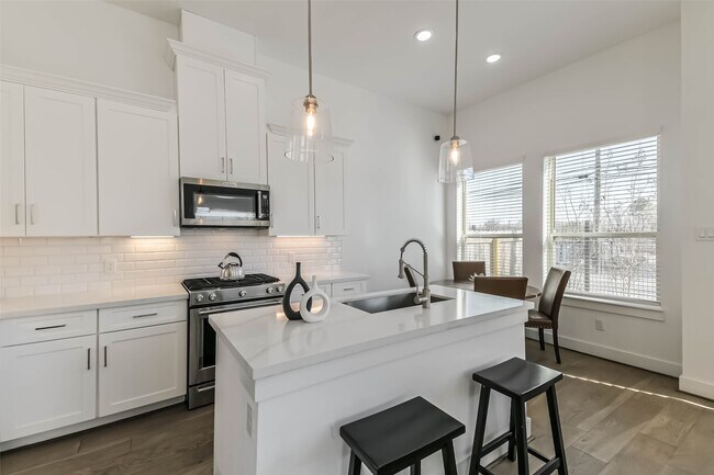 Building Photo - 308 Queen Sude Ln