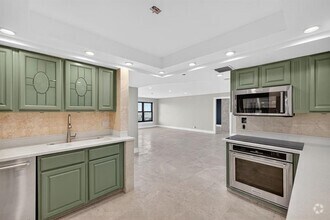 Building Photo - 3200 Port Royale Dr N