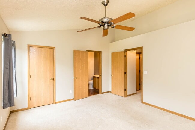 Building Photo - 1032 Pebble Brook Dr