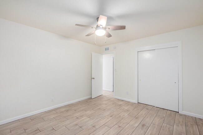 Building Photo - 5107 N 28th Dr