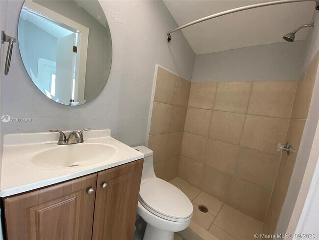 Building Photo - 2631 SW 30th Ct