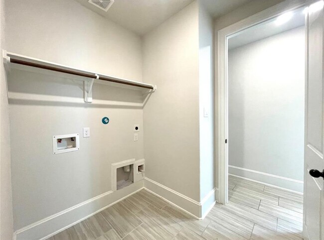 Building Photo - 7027 House Wren Ct