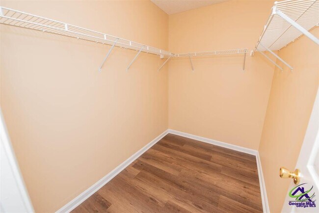 Building Photo - 122 Emberly Ln