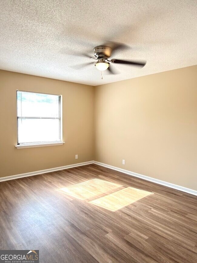 Building Photo - 159 Green Acre Cir N
