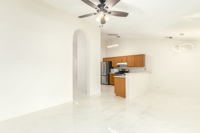 Building Photo - 1225 E Artesian Way