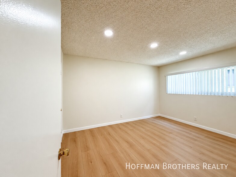 Building Photo - 5433 Sepulveda Blvd