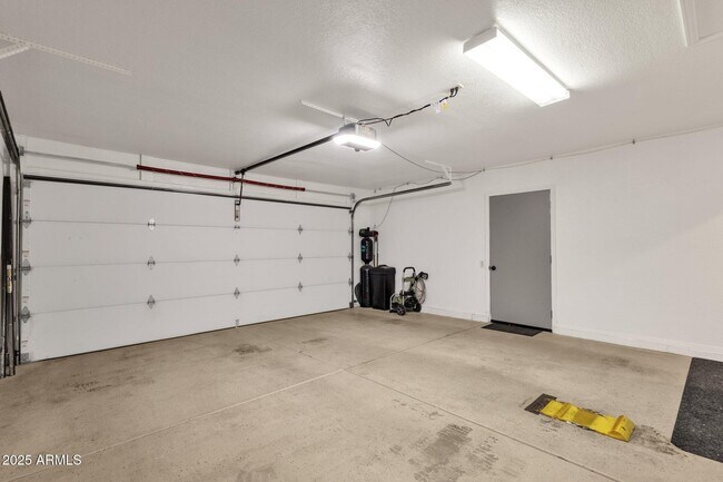 Building Photo - 10021 E Sunnyslope Ln