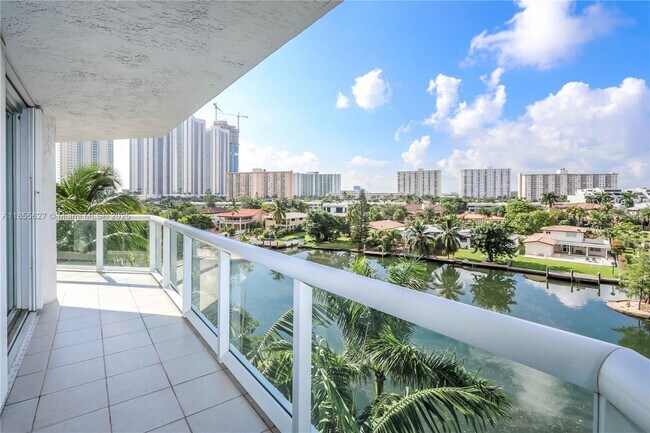 Building Photo - 16500 Collins Ave