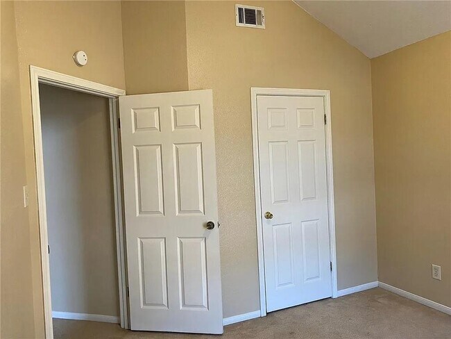 Building Photo - 1510 Zinfandel Dr